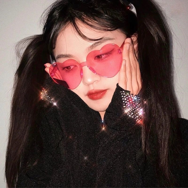 A4/4แว่นใจ HEART-SHAPED GLASSES แว่นไร้ขอบ แว่นรูปหัวใจ พร้อมส่งในไทย