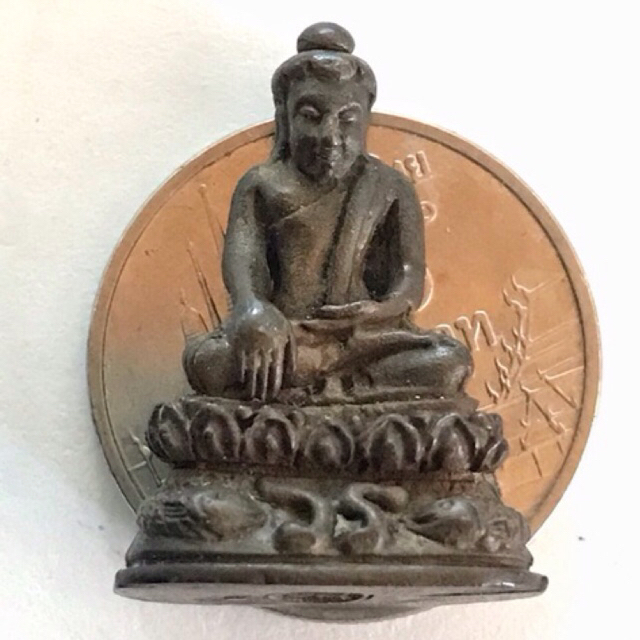 พระบัวเข็ม ฐานปูปลา มหาลาภ หลวงปู่โต๊ะ วัดประดู่ฉิมพลี เสก  ปี 2518 เนื้อนวะ วัดรวกสุทธาราม ใกล้กับว