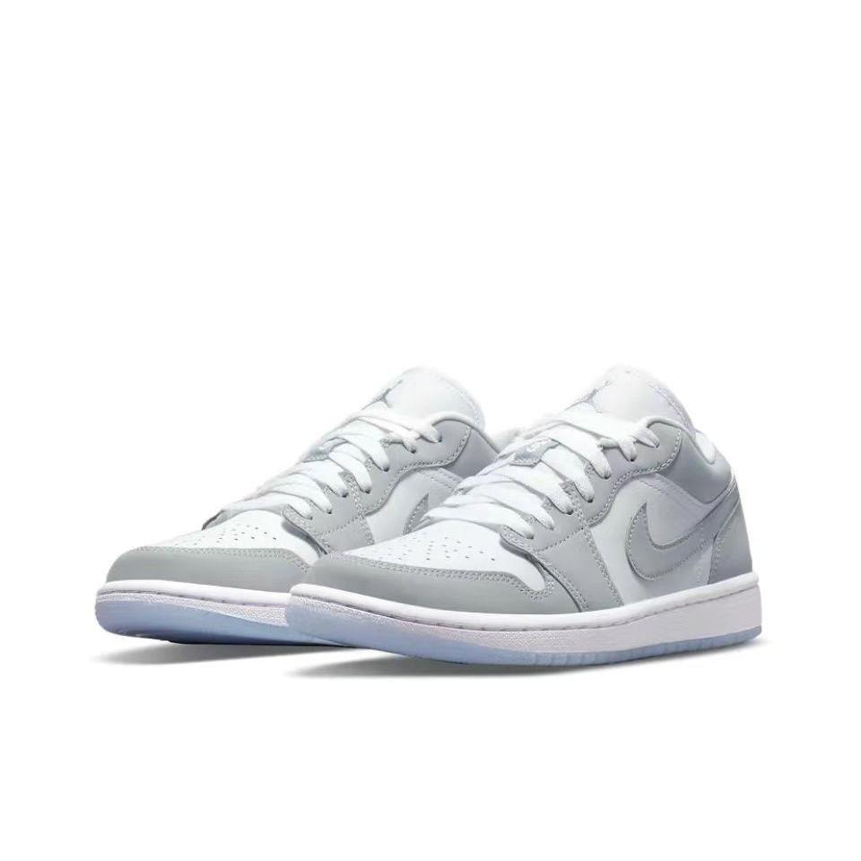 ของแท้ 100 % Nike Air Jordan 1 low wolf grey สีขาวเทา