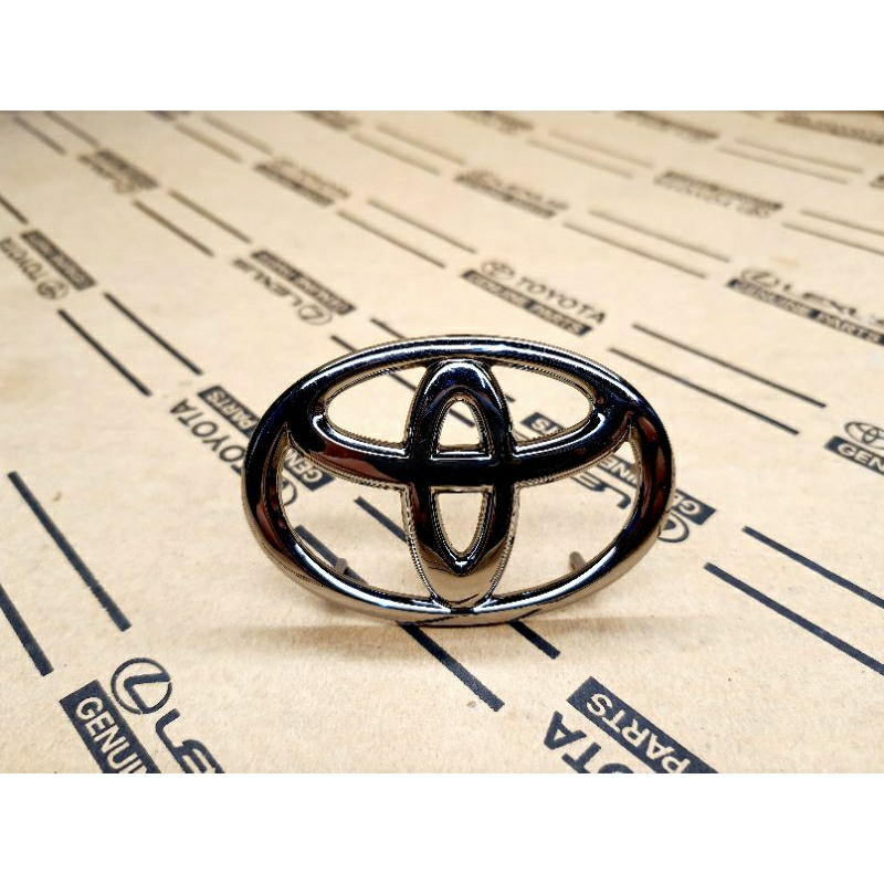Logo Toyota แป้นแตร พวงมาลัย ขนาด 6.5cm x 4.5cm ใส่ได้หลายรุ่นของ Toyota วัดขนาดก่อนสั่งซื้อ