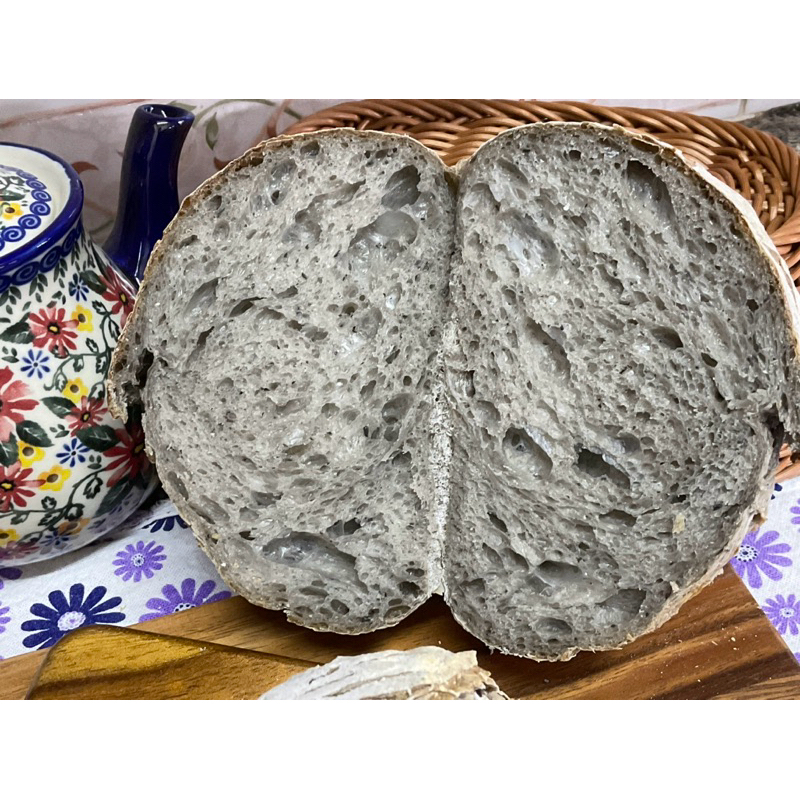 Black Truffle Parmesan Cheese Sourdough Bread ขนมปัง ชาวร์โดว์ อบใหม่ๆ ทุกออเดอร์