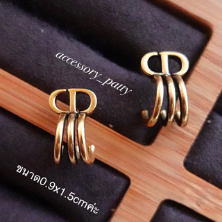 💛ต่างหูCd รุ่นD17 tri-line earrings สีแอนทีคค่ะ รุ่นนี้ใส่สวยมส่ง่ายเข้าได้ทุกลุคค่ะ หยิบใช้ได้บ่อยค่ะ
