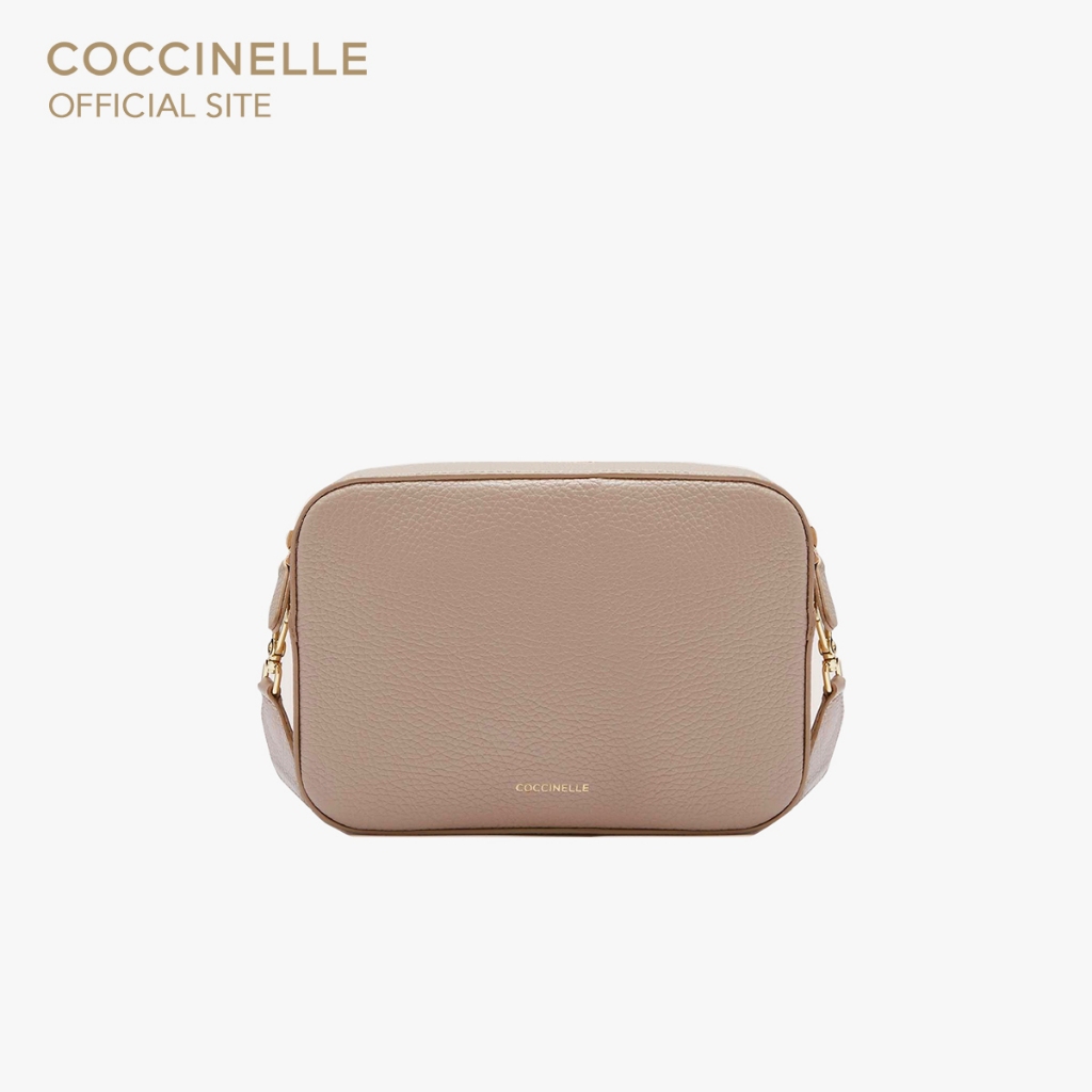 COCCINELLE กระเป๋าสะพายผู้หญิง รุ่น TEBE สี WARM TAUPE