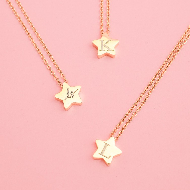 [โค้ด 3ZSZH ลด 200.-] LELISA - Alphabet Star Necklace - สร้อยคอรูปดาวพร้อมตัวอักษร - สแตนเลสแท้ ไม่ลอก ไม่ดำ