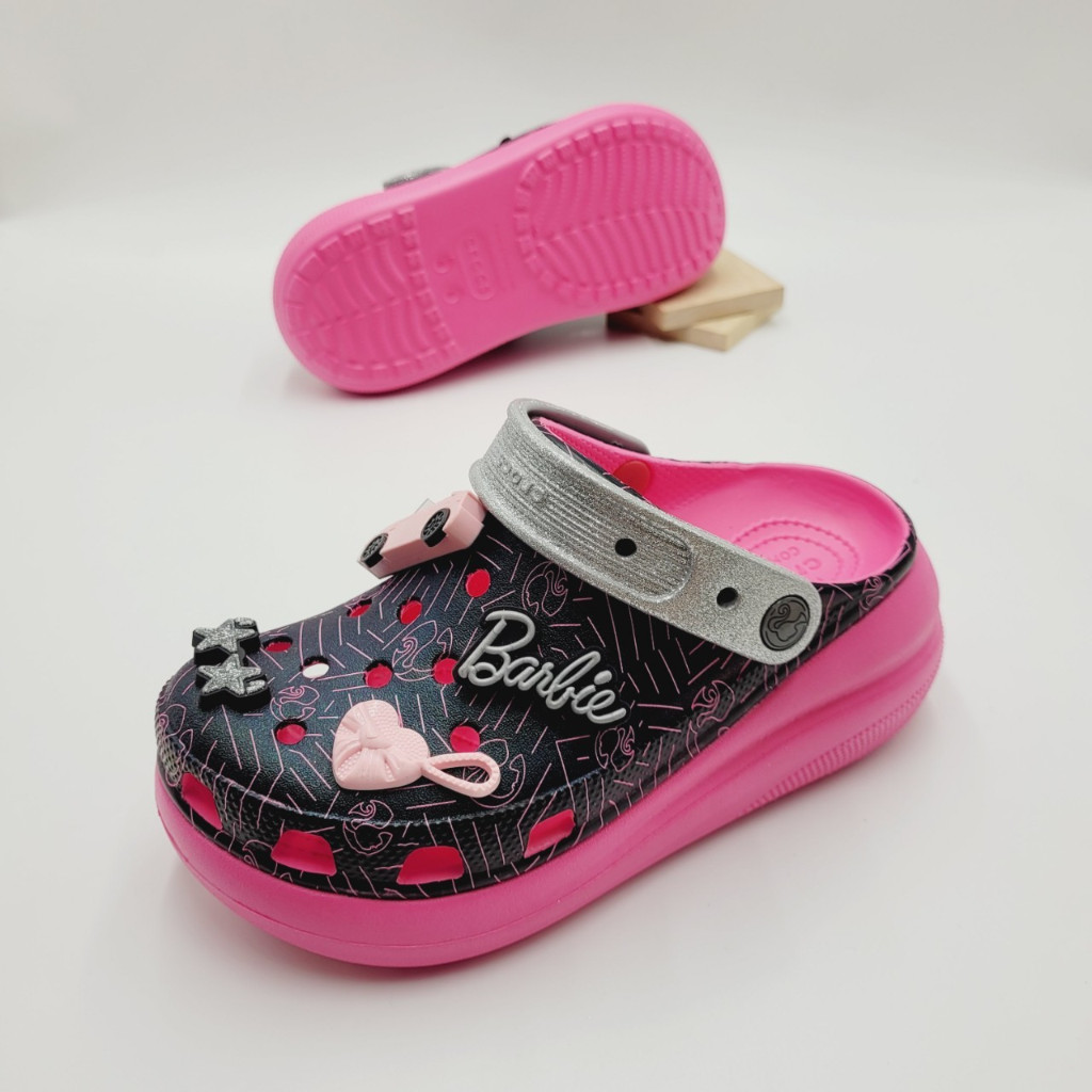 รองเท้าลำลองแฟชั่น สไตล์ Crocs Classic Crush Barbie Clogs