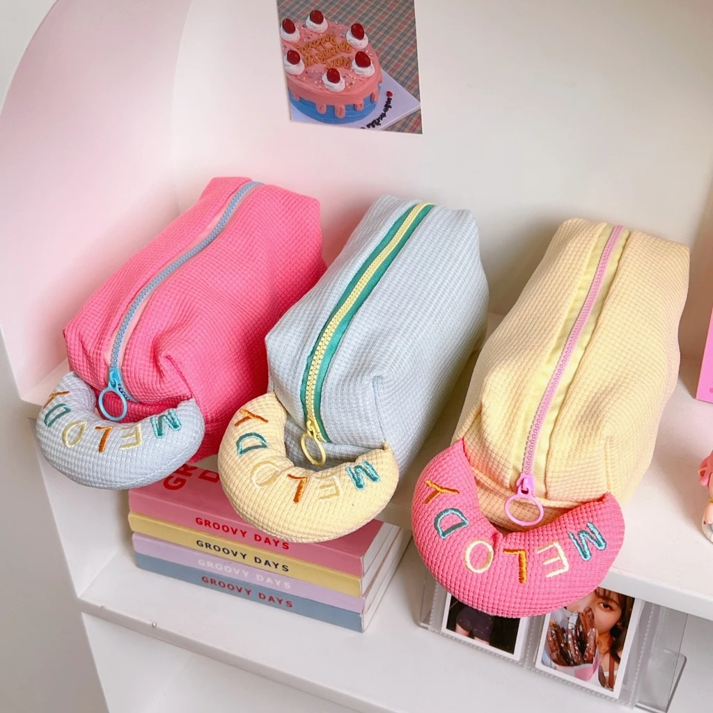 AmBag ✿ กระเป๋า ถุงดินสอ กระเป๋าเครื่องสําอาง แบบพกพา สําหรับเดินทาง ผ้าสักหลาดนิ่ม แฟชั่นสําหรับผู้หญิง สีแคนดี้ thumbnail 3