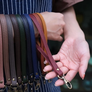 🌟ใส่กับกระเป๋าสตางค์/ใช้เป็นพวงกุญแจได้🌟สายคล้องข้อมือหนังวัวแท้ Wrist Strap (Hatsukoi Leather Bag)