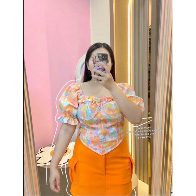 เสื้อลายดอกสีส้ม เว้าอก แขนตุ๊กตา แฟชั่นสาวอวบ