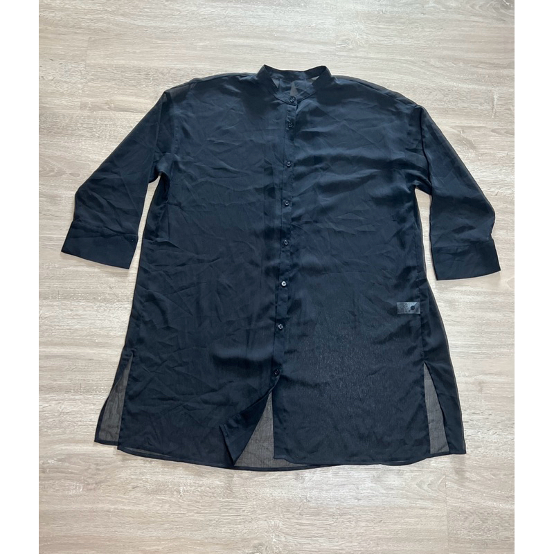Gu เสื้อเชิ้ตคอจีนแขนยาว ดีเทลผ้าต่อซีทรู สีดำใส่คลุมเก๋ๆได้เลยค่ะ size M
