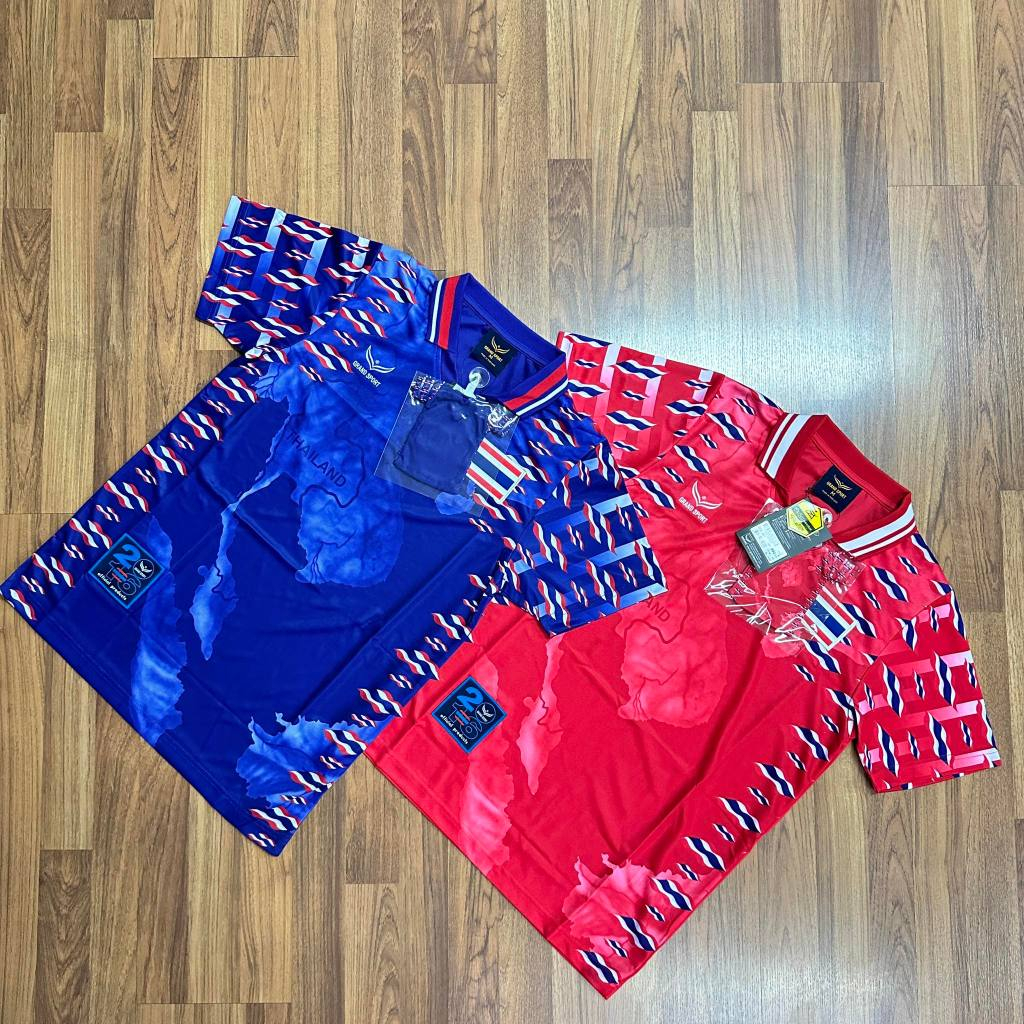 เสื้อฟุตบอลศักดิ์ศรีปฐพีไทย ทีมชาติไทย ช้างศึกดิ์ ของแท้ ป้ายห้อย ไม่มีกล่อง สีแดง สีน้ำเงิน Grand Sport