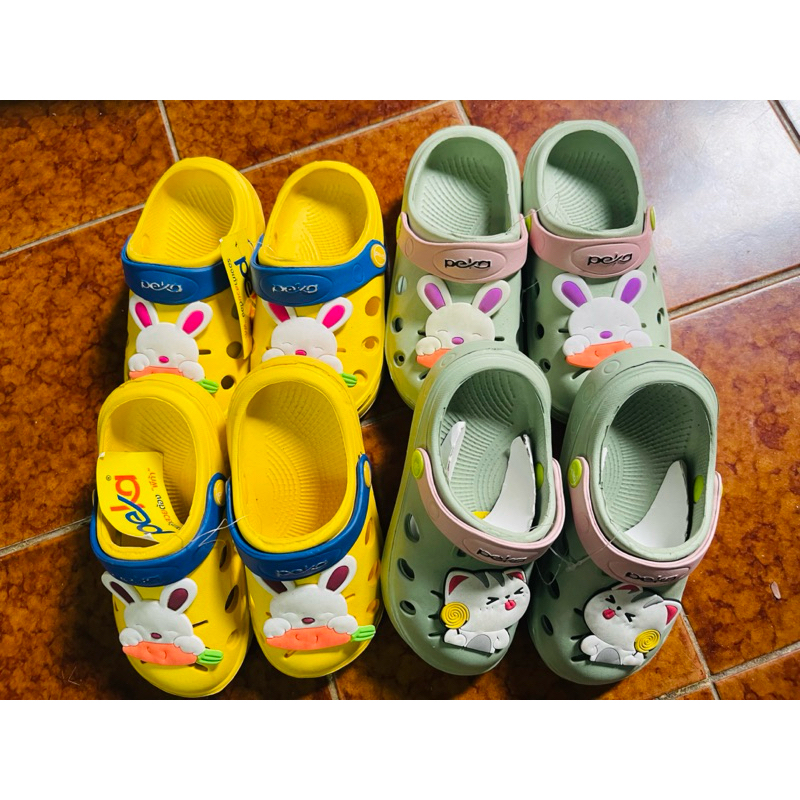 Peka รองเท้าเด็ก แบบสวม สีสวยสดใส ไม่ลื่น ไม่ดีดน้ำ ใส่ง่าย มีสายกั้น