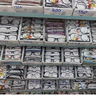 แว่น สายตา สั้น ราคาถูก ซื้อออนไลน์ที่นี้ แว่นตาสำหรับสายตาสั้น -0.5 ถึง -4.0 คละแบบ