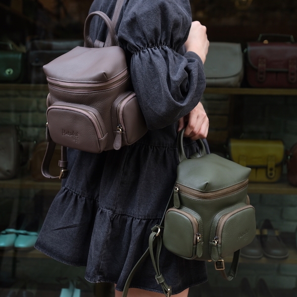 🔥เป้สะพายหลังหนังวัวแท้🔥 ใบไม่ใหญ่ แต่จุ ฐานกว้าง Konomi (Hatsukoi Leather Backpack)