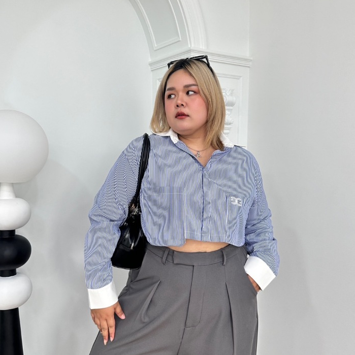 CurveG Claire Cropped Shirt เสื้อเชิ้ตครอปลายทาง