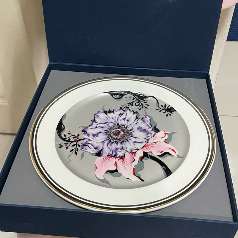 จานประดับ จานตกแต่ง พร้อมขาตั้งและกล่องใส่ Tisco