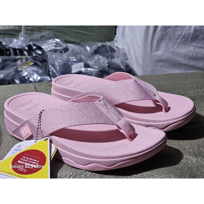 fitflop รองเท้าแตะ Surfer สำหรับผู้ชายผู้หญิ๋ง เป็นสินค้างานเกรดเอ คุณภาพดีและราคาถูกsize 36---44 พร้อมส่งทันที