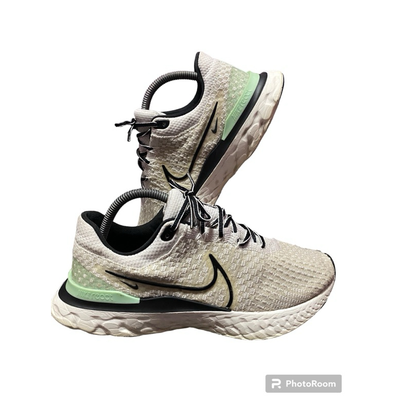 รองเท้ามือสอง Nike ไซส์ 42.5 ยาว 27