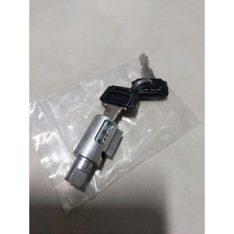 กุญแจล๊อคคอ Yamaha RX100-RX125-RD90-DT100X ใหม่เก่าเก็บสวยๆดอกกุญแจมีปั๊ม Yamaha พร้อมใช้งาน