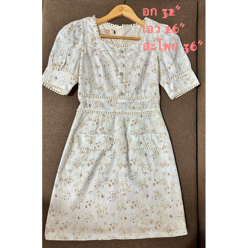👗ชุดเดรสขาวครีม พิมพ์ลายดอกไม้ งานป้าย YADA จากร้าน Eyecontact shop👗