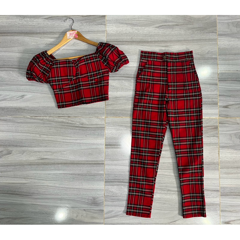 ใหม่มือ1✨เซ็ท2ชิ้น เสื้อครอปสั้น+กางเกงขายาว ลายสก็อตสีแดง งานผ้าtopshop ยืด ไซส์sm ผ้าดี ทรง สี ตามภาพ