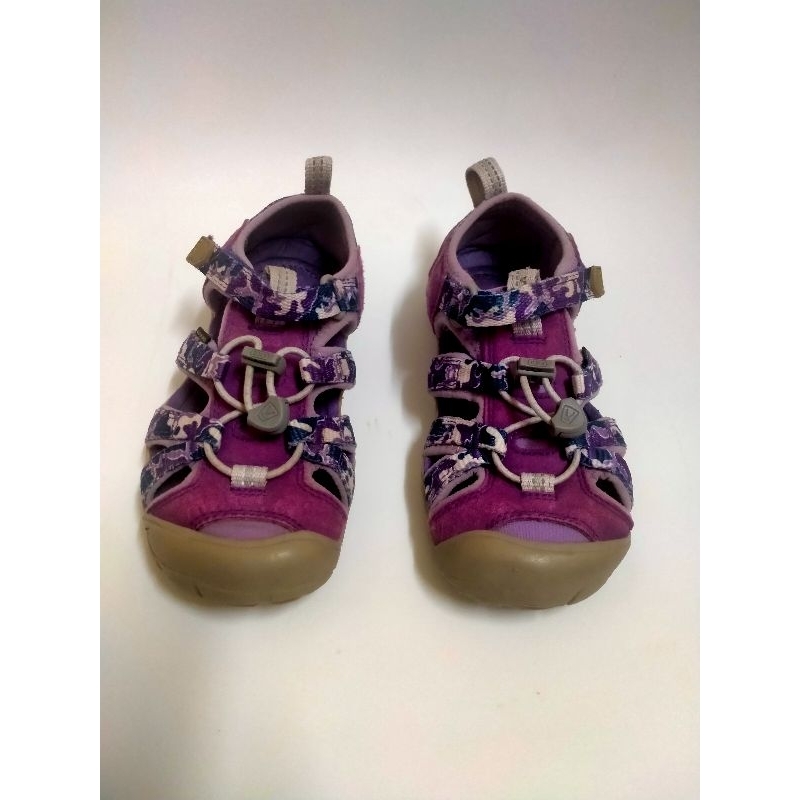 keen ส่งต่อรองเท้าเด็กมือสอง