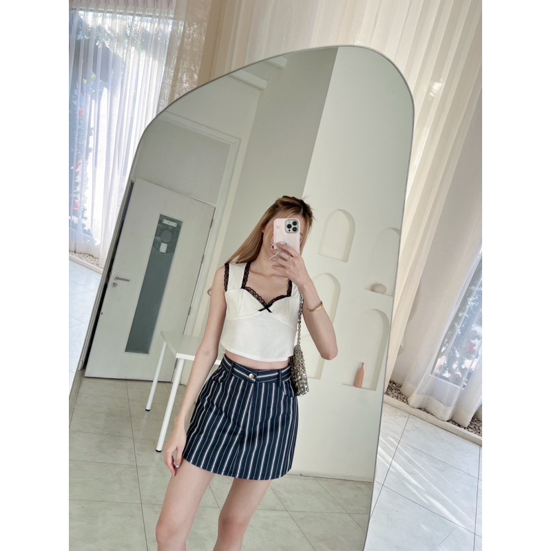 พร้อมส่ง!!กระโปรงผ้ายีนส์ ลายริ้ว สาวๆห้ามพลาด ด้านหลังเป็นกางเกง