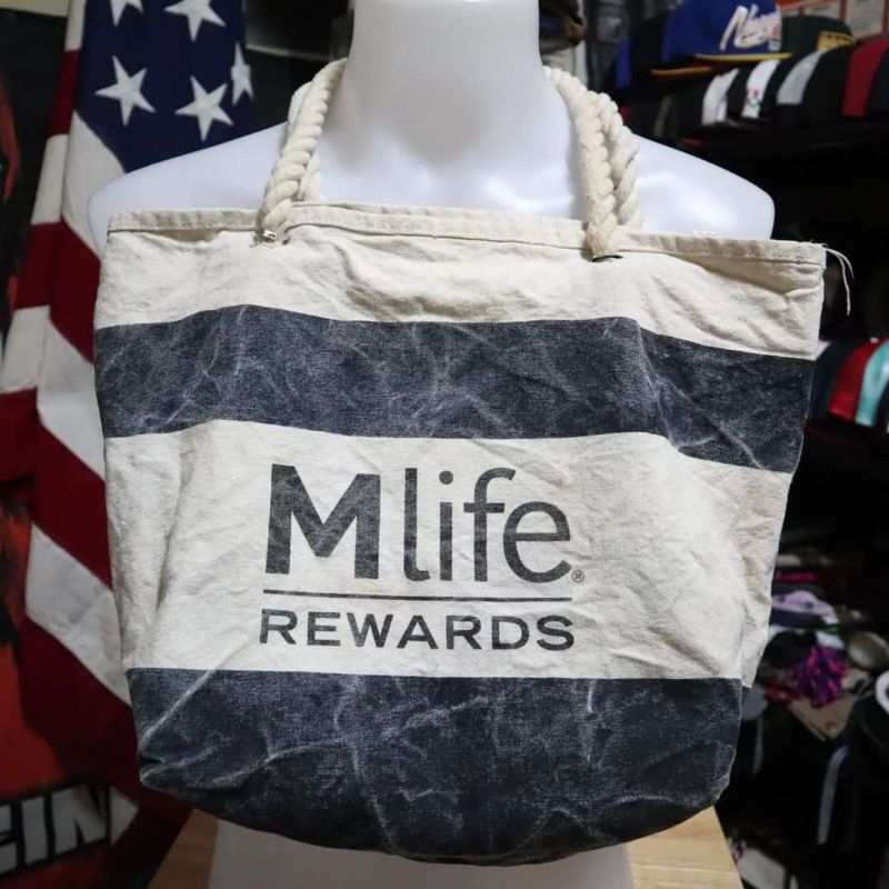 กระเป๋าสะพายไหล่ Mlife Rewards