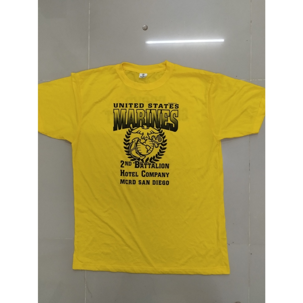 02GRเสื้อยืดVINTAGEแขนสั้นคอกลมขนาด XL รอบอก46-48นิ้ว สีเหลือง USMC Men's Sleeve 2 ND BATTALION  Gra