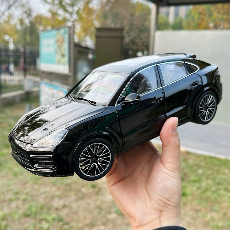โมเดล 1:18 Porsche Cayenne Coupe