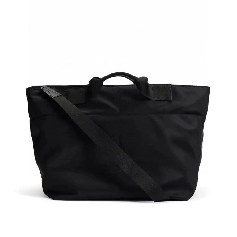 พร้อมส่ง กระเป๋าเดินทางแบบสะพายไนลอน Ami tote bag