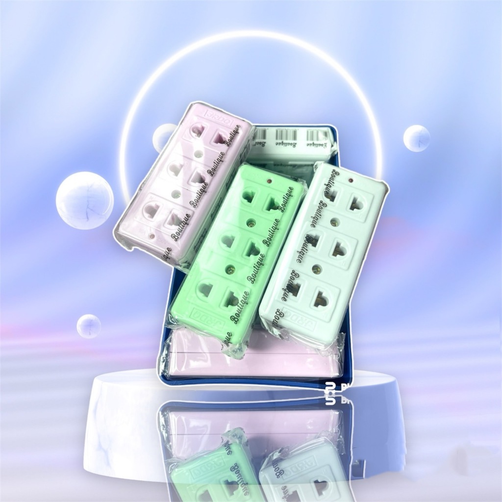 ปลั๊กไฟ เต้ารับ 2ขา 3ช่อง รุ่นใหม่มี ไฟสถานะหลังเหล็ก ราคาส่ง ยกกล่องpvc : 12ชิ้น