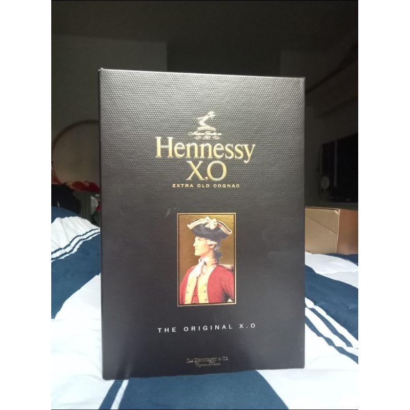 ขวด Hennessy xo  ขวดเปล่า สวยๆ ไร้ตำหนิ ขวดพร้อมกล่อง