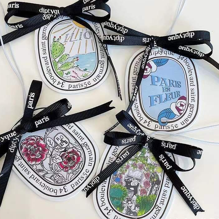 พร้อมส่ง แผ่นน้ำหอม Diptyque แผ่นน้ำหอมในรถยนต์ ตู้เสื้อผ้า กระเป๋า มีหลายกลิ่นให้เลือก