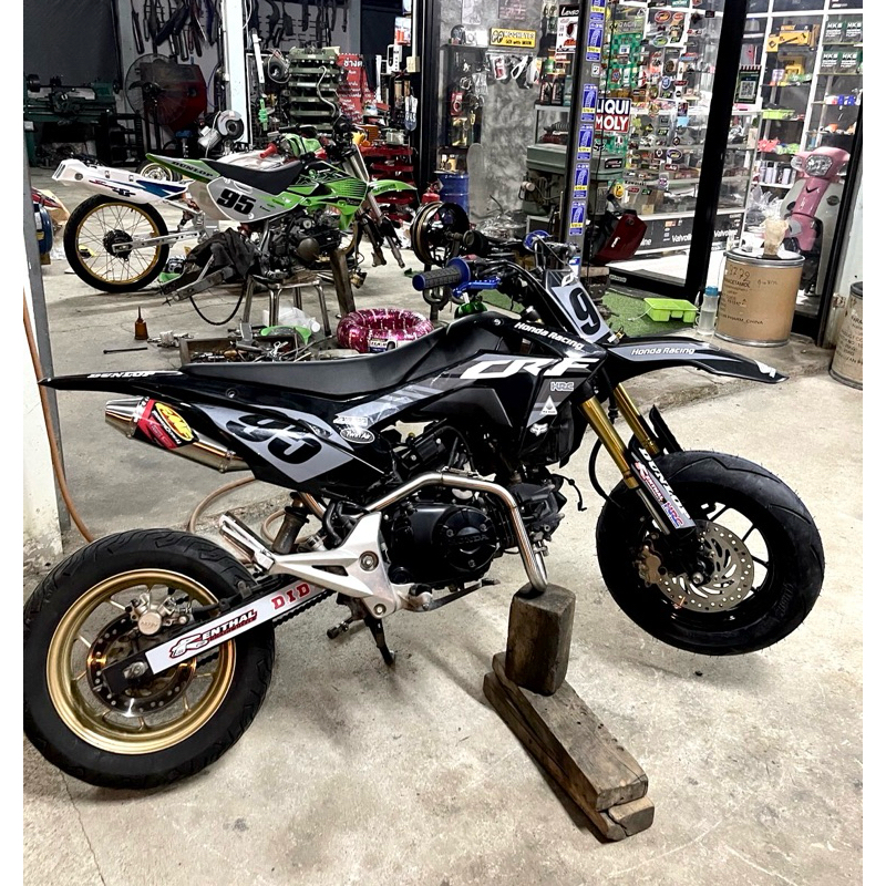 ชุดสีวิบาก ชุดสีcrf110 สีดำล้วนและสติ๊กเกอร์