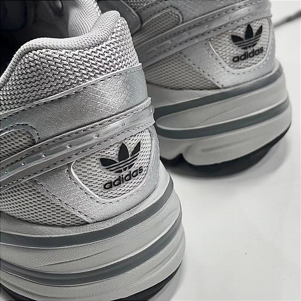 Adidas originals Astir sneakers shoes รองเท้าผ้าใบ รองเท้าวิ่ง
