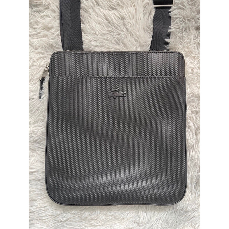 Lacoste Chantaco Crossbody Men´s Chantaco Matte Piqué Leather Flat Zip Bag.