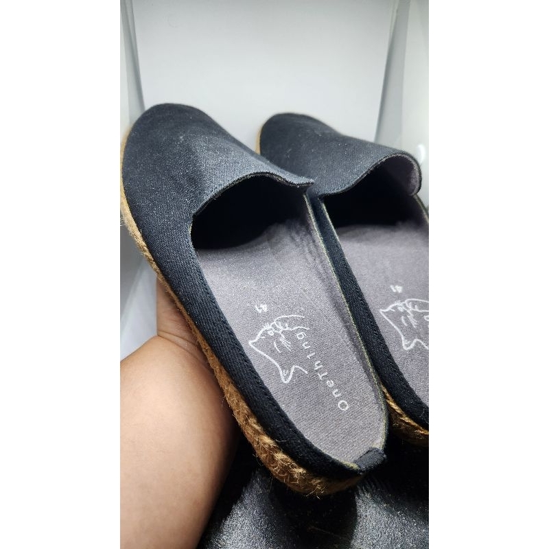 มือสอง รองเท้าทรงสลิปเปอร์ สีดำ เบอร์ 41 ของ oneth1ng