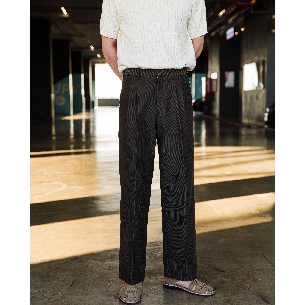 Double Pleated Corduroy Trousers กางเกงลูกฟูกลอนเล็กทรงกระบอกตรงเอวสูงจีบคู่