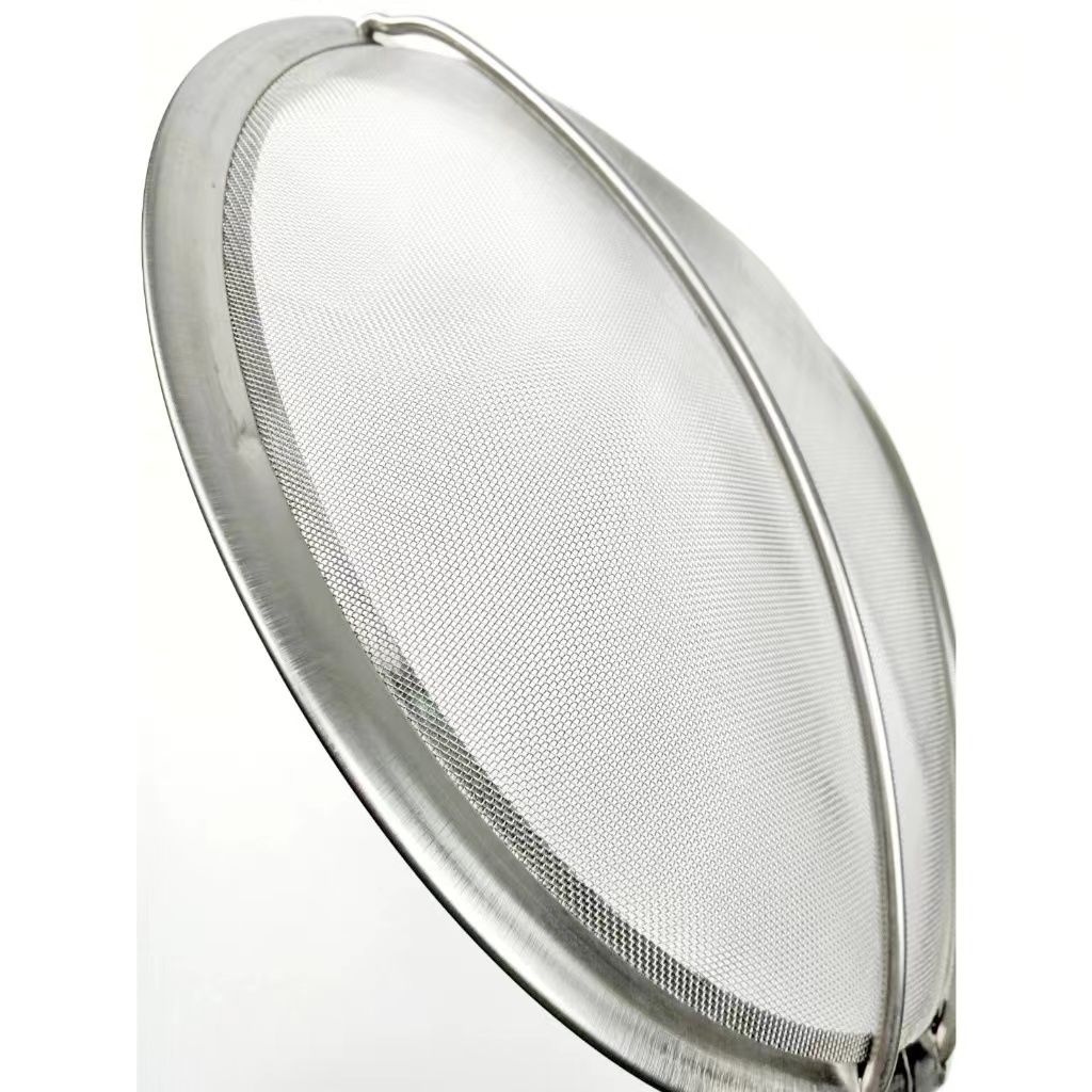 กระชอนด้ามแดงสแตนเลส ตาถี่ แข็งแรงทนทาน ทำจากสแตนเลสอย่างดีใช้สำหรับกรองน้ำมันตักกากของทอด - รูปที่ 3