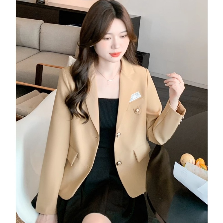 SUIT-14 เสื้อสูทแฟชั่น มีกระเป๋าหน้า ผ้าใส่สบาย สีพื้น 2 สี แต่งกระดุม เบเซอร์สำหรับผู้หญิง