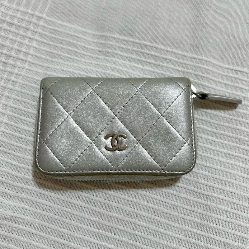 Chanel small zippy wallet (💯authentic)
