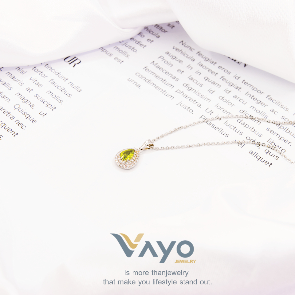 สร้อยเงินแท้ จี้พลอย Prehnite ทรงหยดน้ำประดับเพชร : Vayo Jewelry