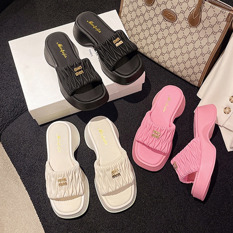 Wooho สุดปัง รองเท้าแตะแฟชั่นสำหรับสาวๆ รุ่นนี้ขายดีมาก มีให้เลือกถึง 4 สี ยางคุณภาพดี ทรงสวย ใส่ได้กับทุกงาน สั่งเลยราค