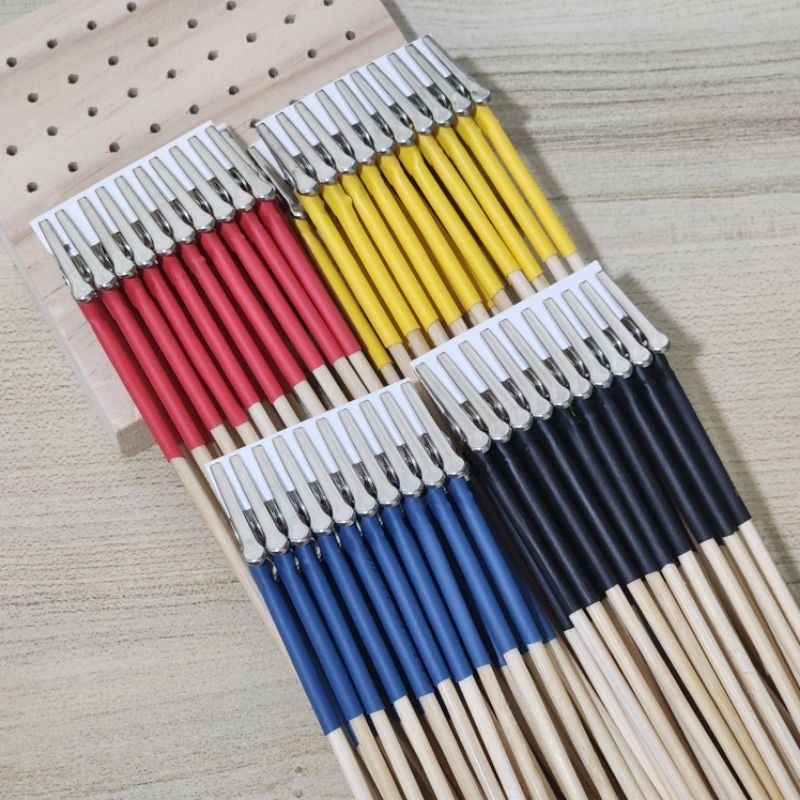 (4สี พร้อมส่ง)ไม้หนีบชิ้นงาน ไม้หนีบชิ้นงานโมเดล ไม้หนีบพ่นสี 1 ชุด มีจำนวน 10 ชิ้น ความยาวประมาณ 20 cm ใช้ง่าย แข็งแรง