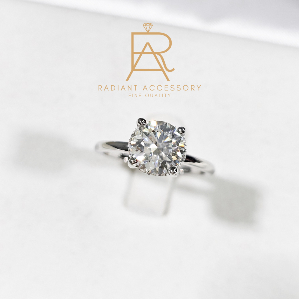 แหวนเงินแท้ ฝังเพชร Moissanite เม็ดชู 3 กะรัต ฝังใต้ฐาน ชุบทองคำขาว แบบเรียบหรู