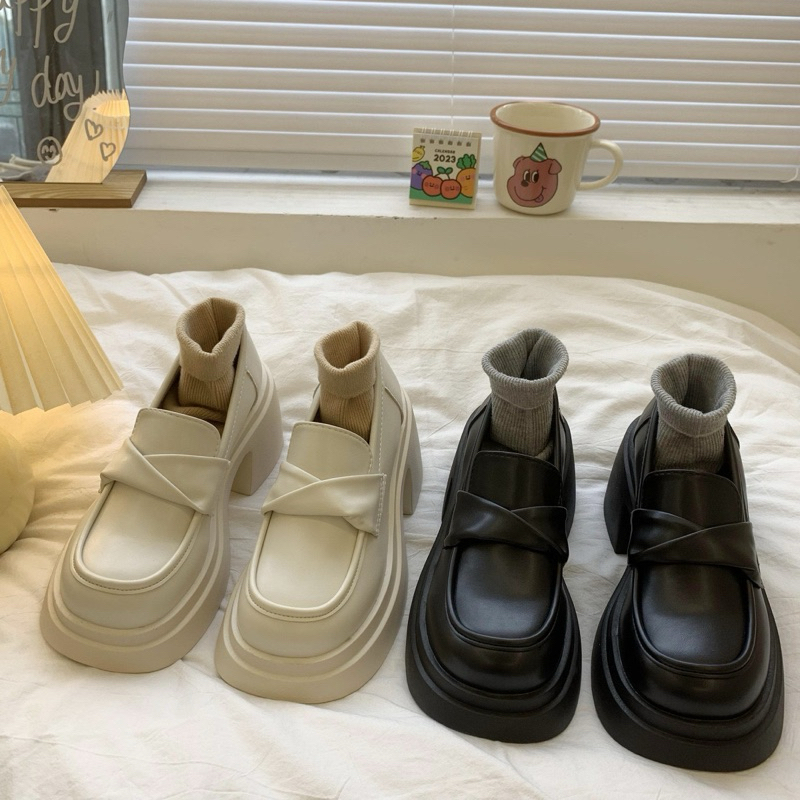 [พร้อมส่งจากไทย] รองเท้าหนัง ทรงคัชชู ส้น 5ซม มี2สี ดำ ครีม
