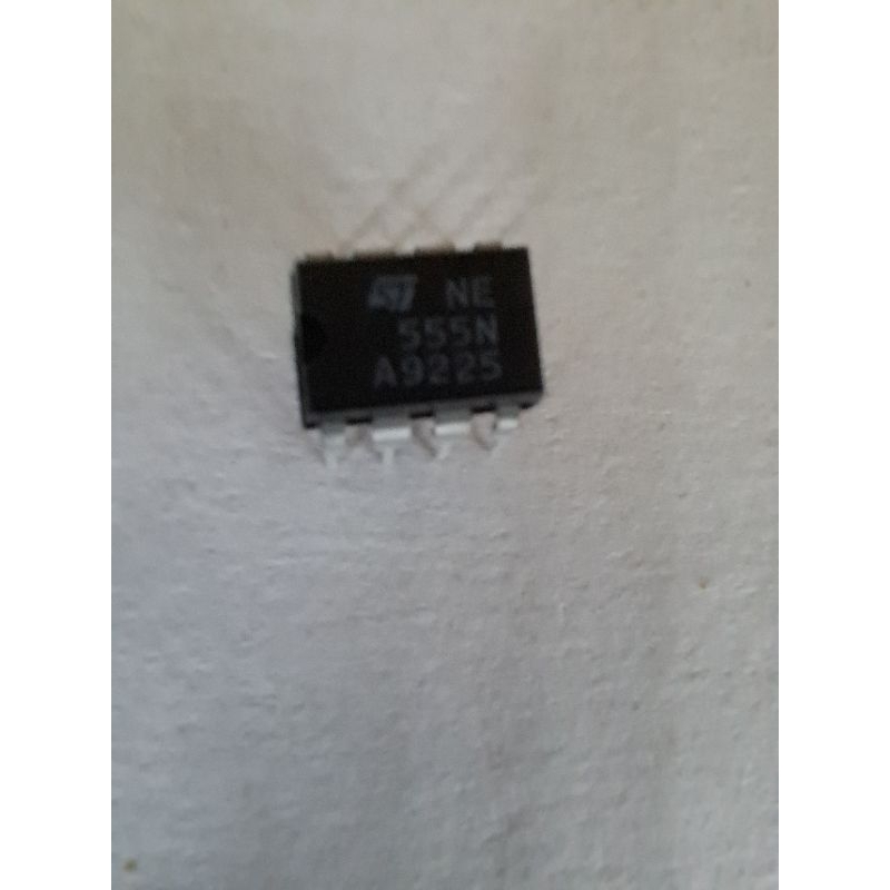IC NE555N by SGS-Thomson , timer IC