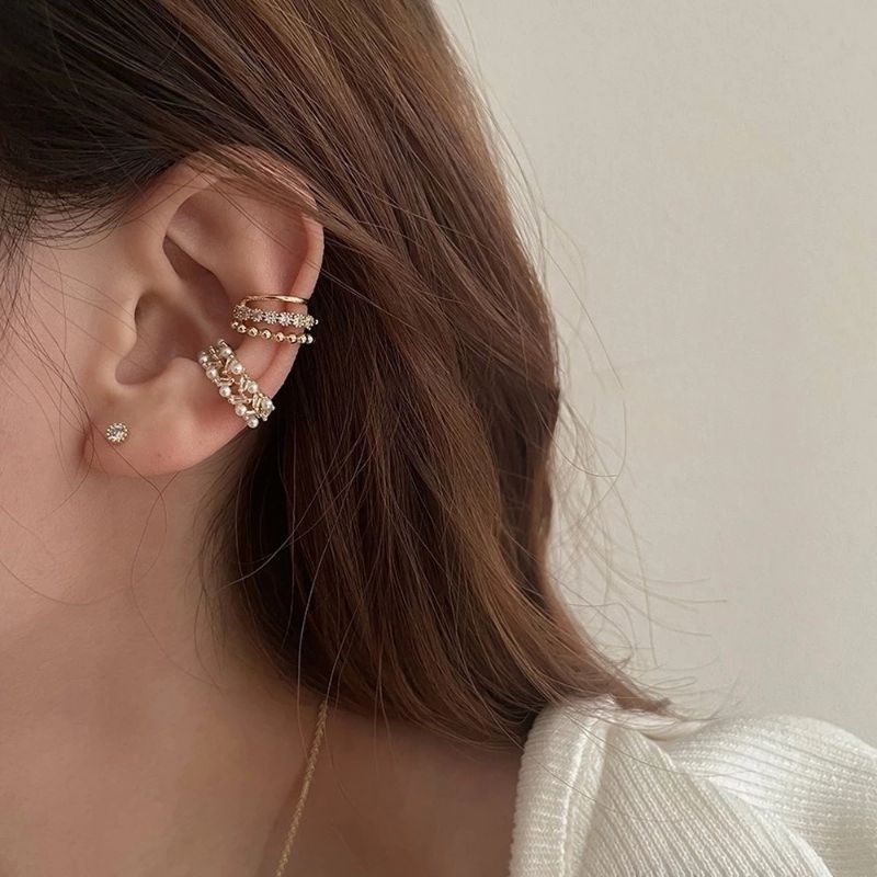 ต่างหูหนีบลูกปัดมุกคริสตัล • Tiny pearl crystal ear cuff