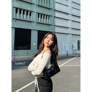 BY IRA 💕พร้อมส่ง💕(23097) Kersty Topเสื้อยืดแขนยาว สีทึบเปิดไหล่เซ็กซี่ของผู้หญิง สไตล์เกาหลี แฟชั่นฤดูร้อน