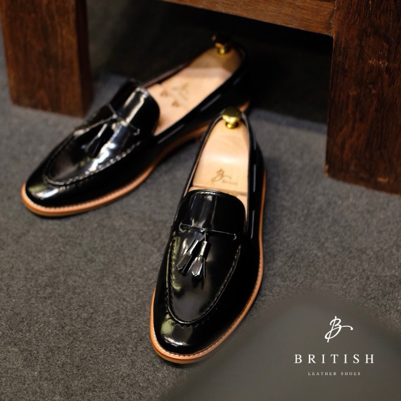 British รองเท้าหนังโลฟเฟอร์ รุ่น Tassel Loafers (Black)